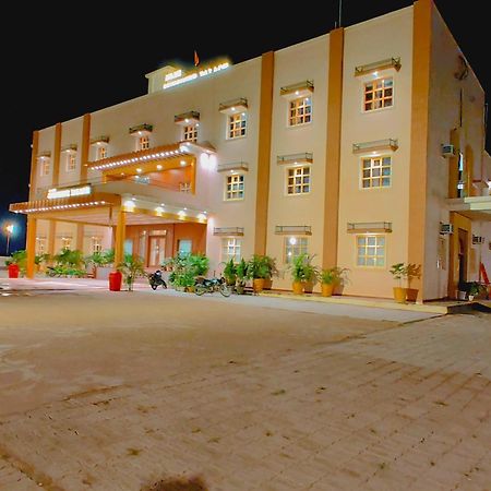 Avadh Sunshine Palace Hotel And Resort Ayodhya 外观 照片