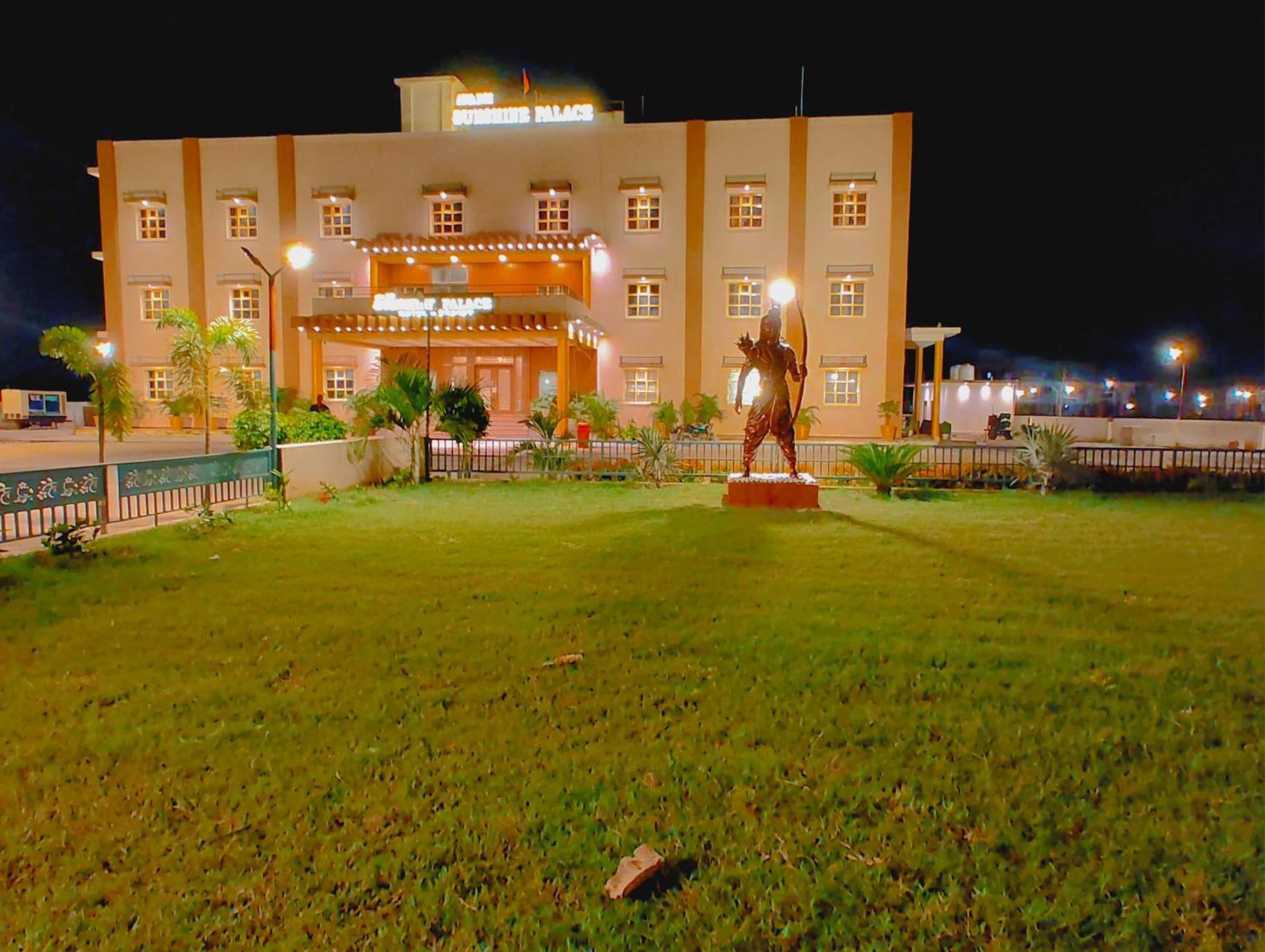 Avadh Sunshine Palace Hotel And Resort Ayodhya 外观 照片