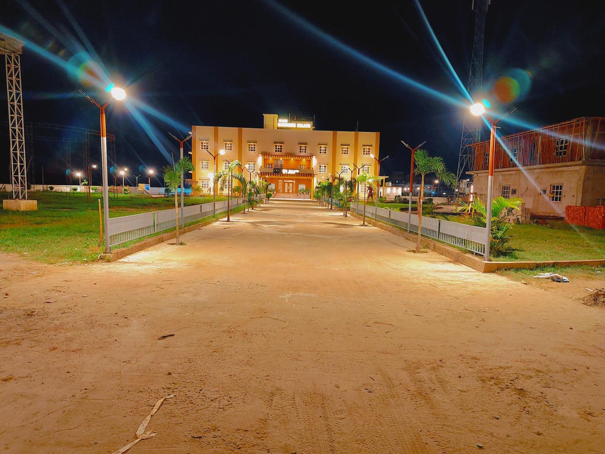 Avadh Sunshine Palace Hotel And Resort Ayodhya 外观 照片