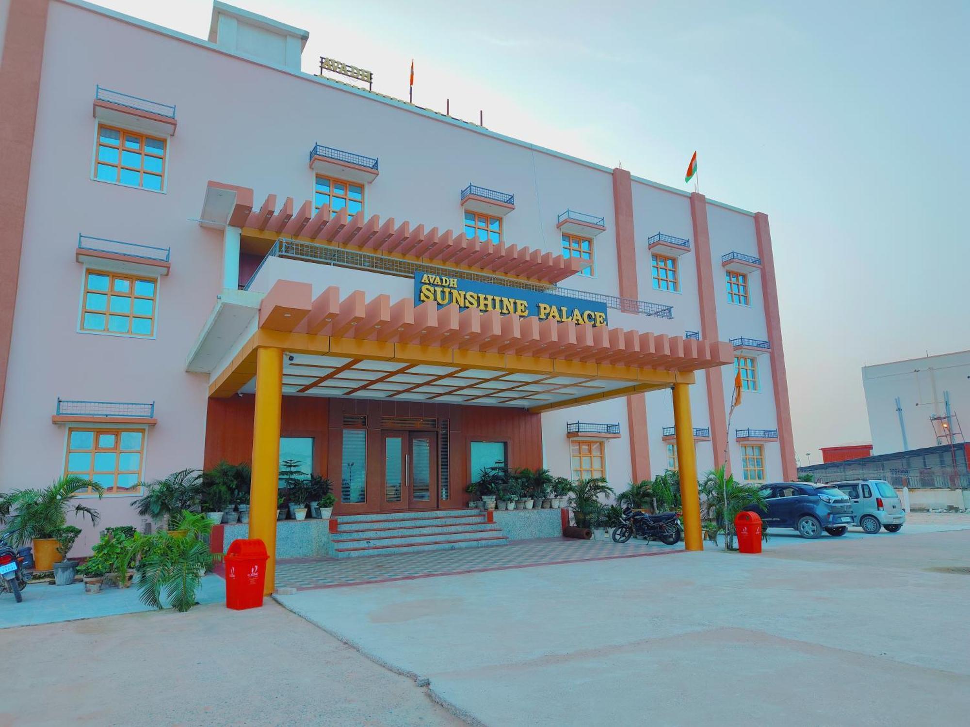 Avadh Sunshine Palace Hotel And Resort Ayodhya 外观 照片